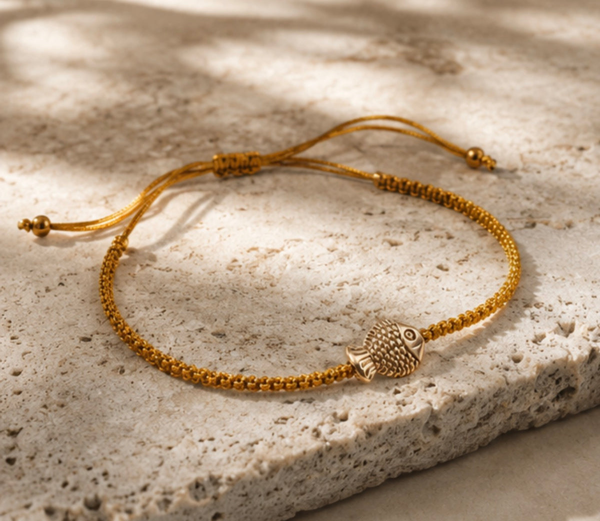 Pulsera Tejida con dije Pez