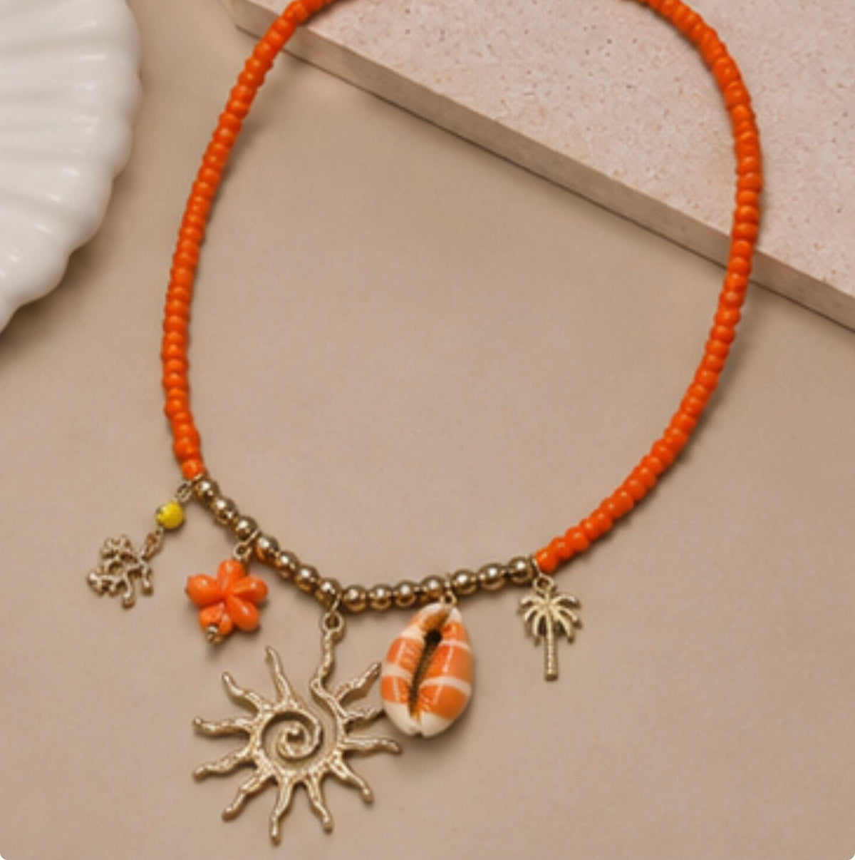 Collar Naranja Dije Sol