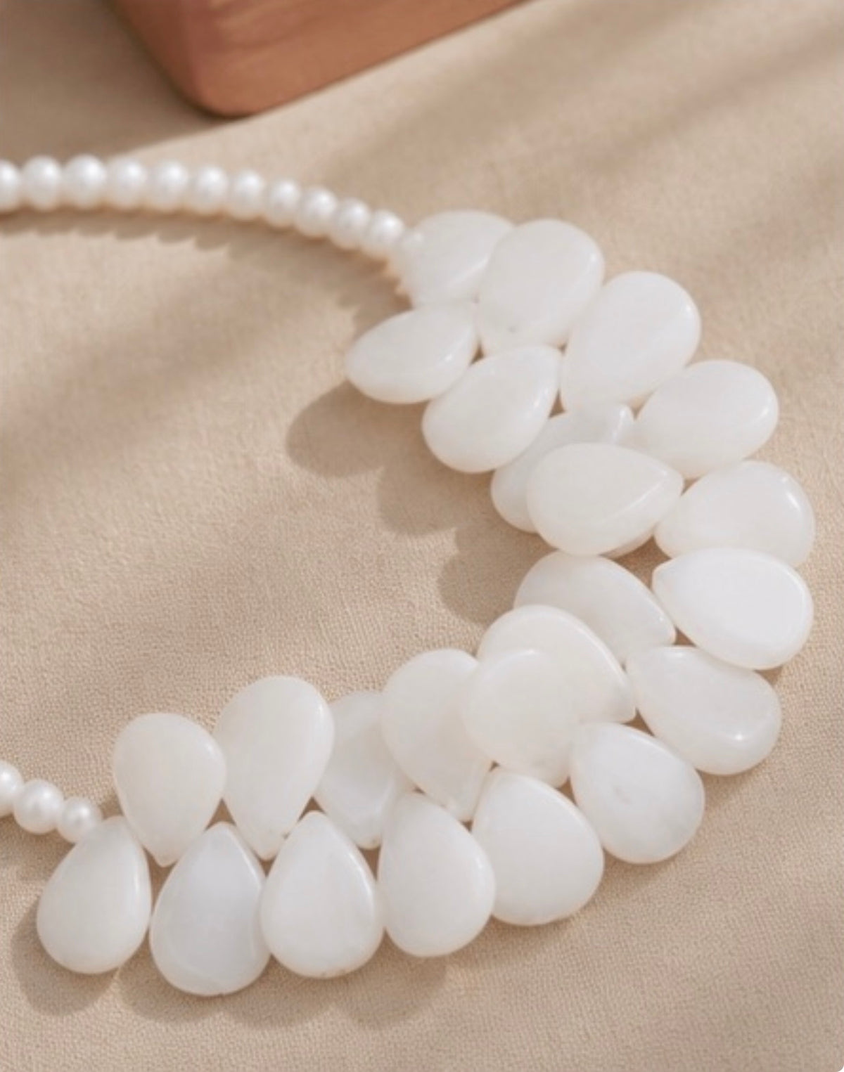 Collar Jade Blanco Gota