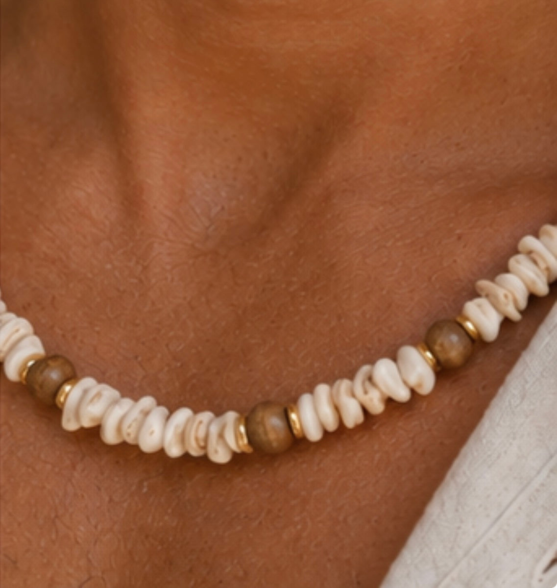 Collar Conchas & Madera