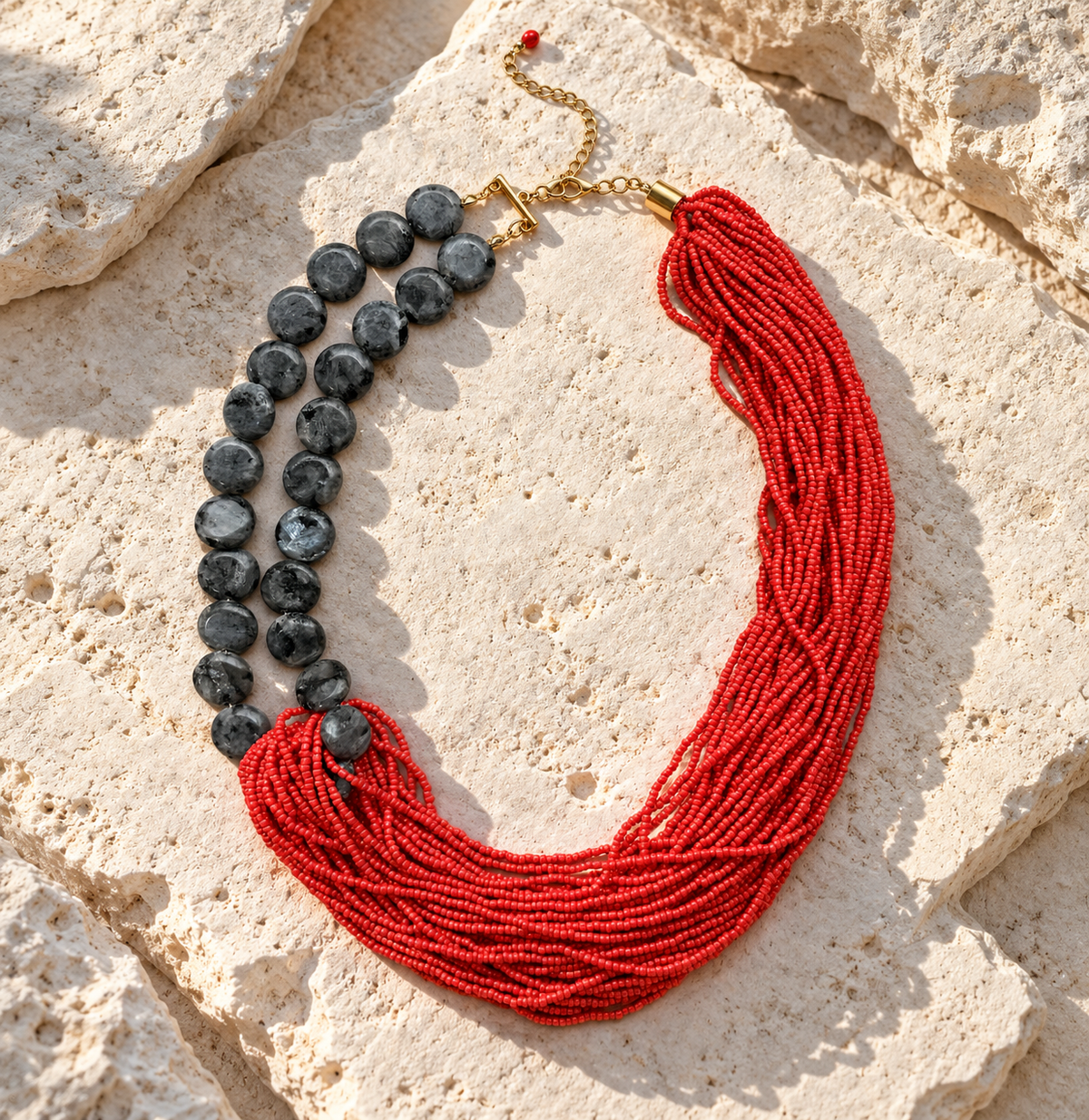 Collar Rojo con Labradoritas Negras