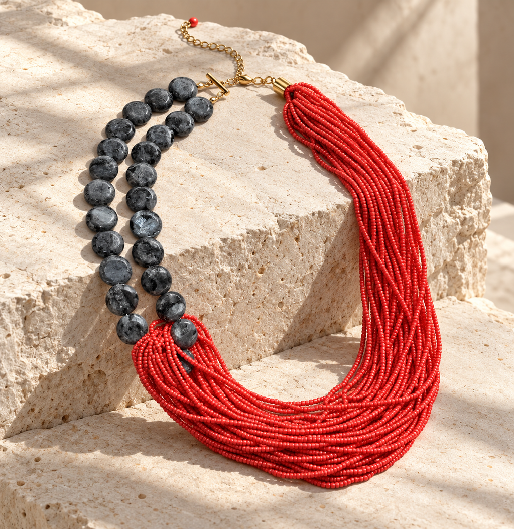 Collar Rojo con Labradoritas Negras