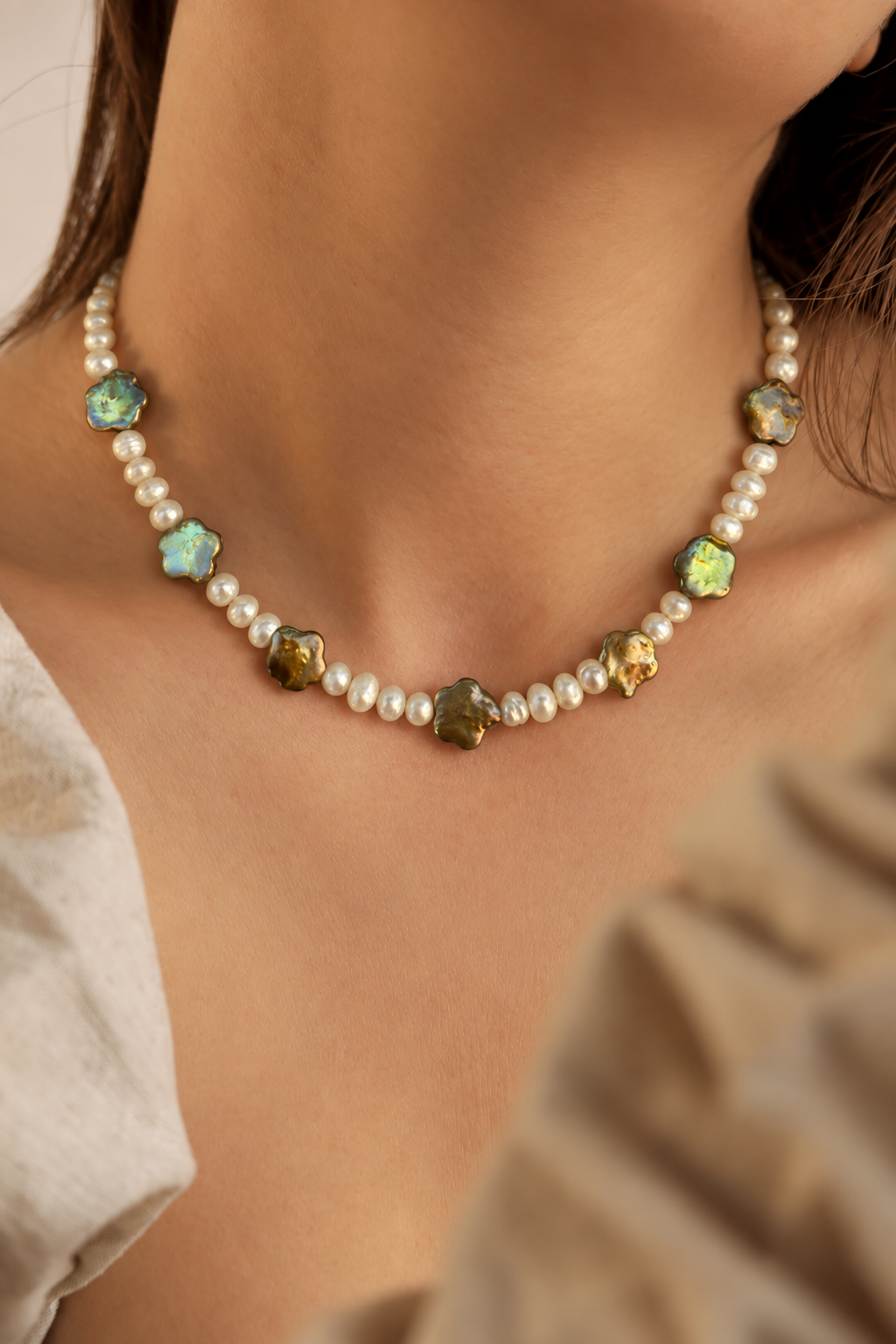 Collar Perlas Flor Metalicas