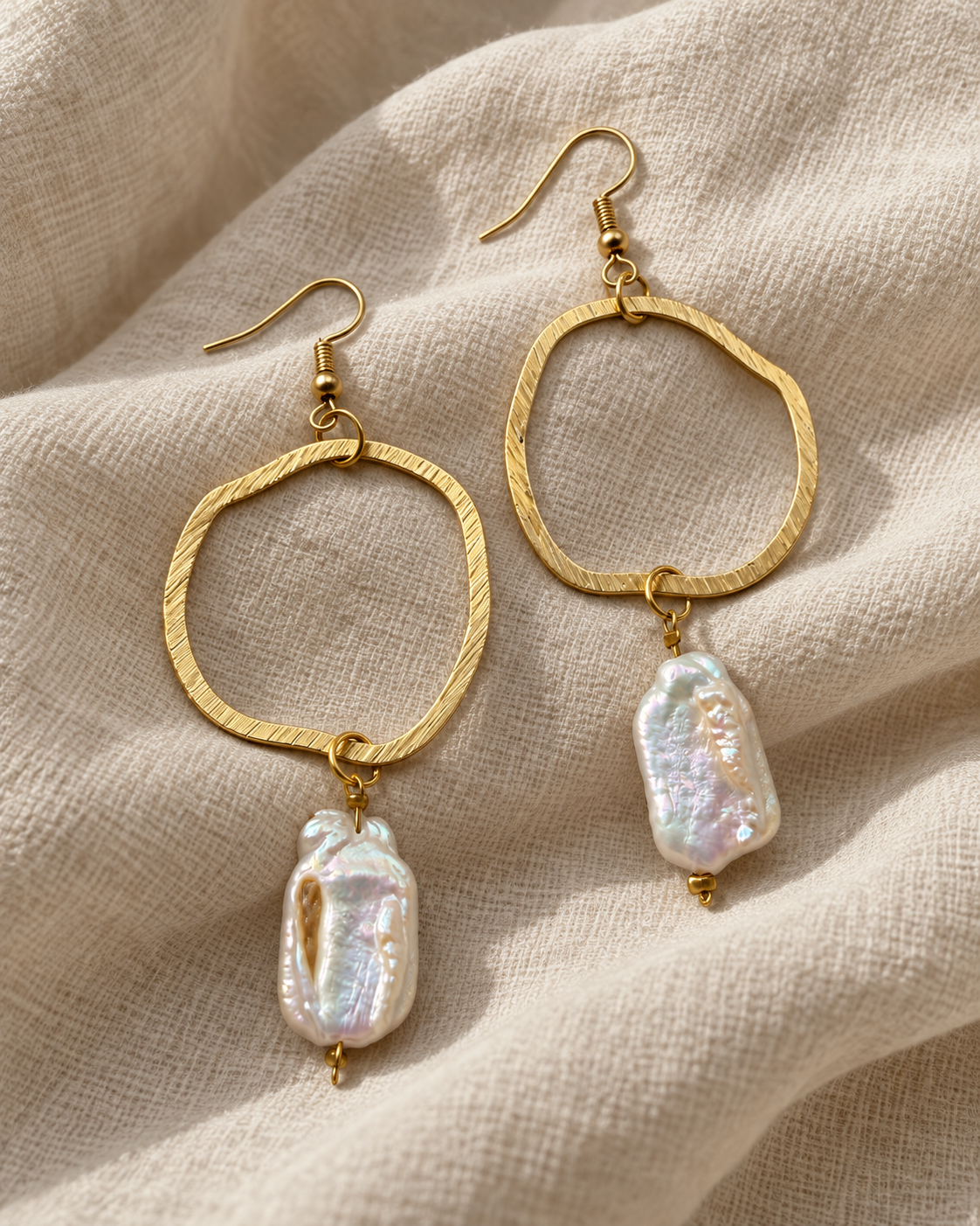 Aretes Chapa de Oro 14k & Perlas