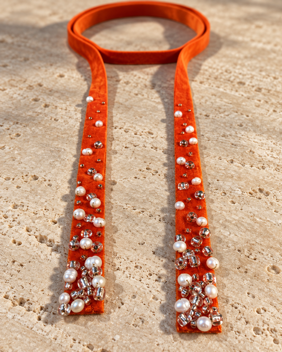 Collar Corbatin Gamuza Naranja Perlas