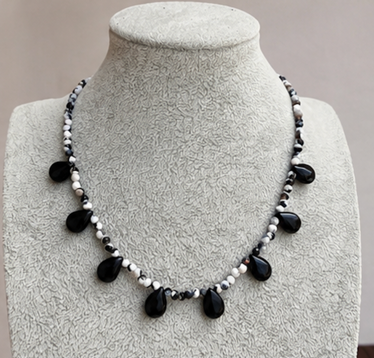 Collar Agatas Black & White