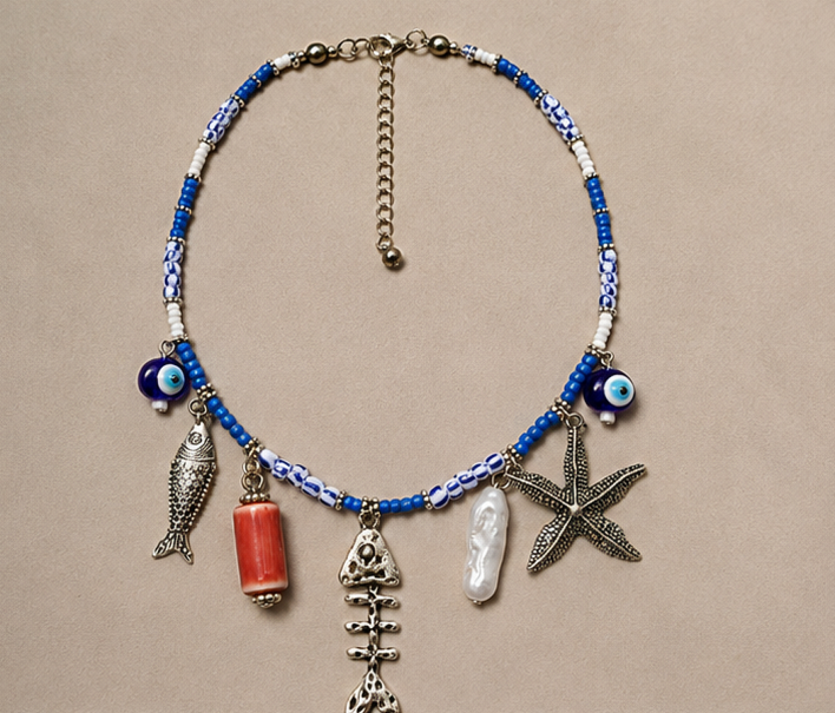 Collar Azul con Dijes Marinos