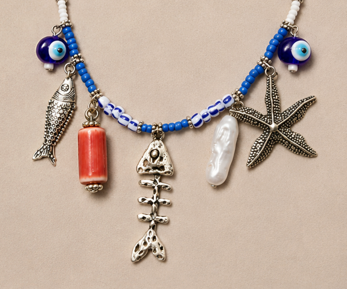 Collar Azul con Dijes Marinos
