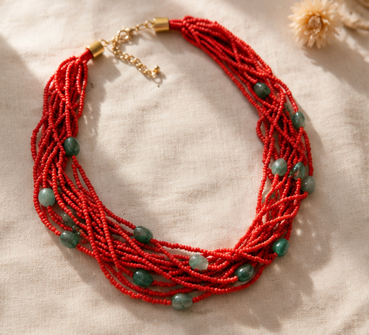 Collar Rojo con Piedra Jade Verde