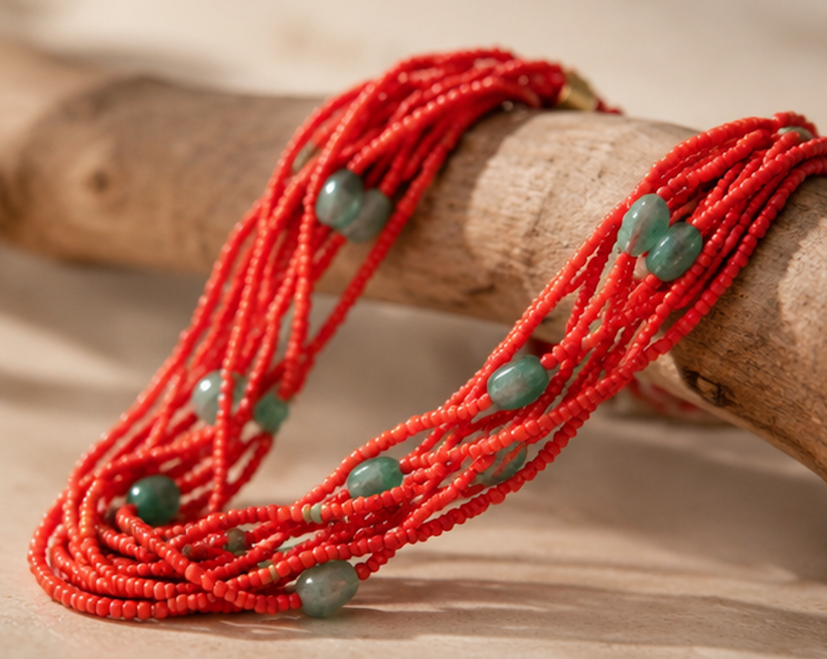 Collar Rojo con Piedra Jade Verde